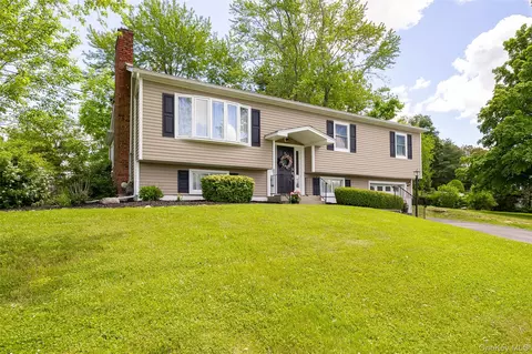 14 Balfour Dr, Wappinger, NY 12590