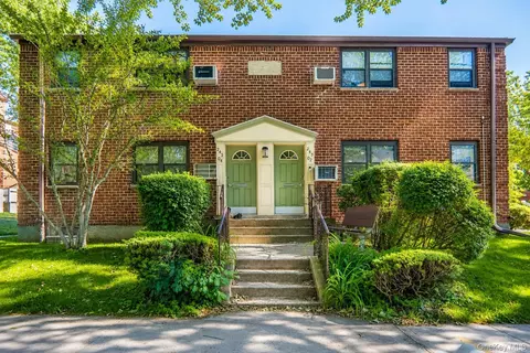 245-02 61st Ave #L, Douglaston, NY 11362