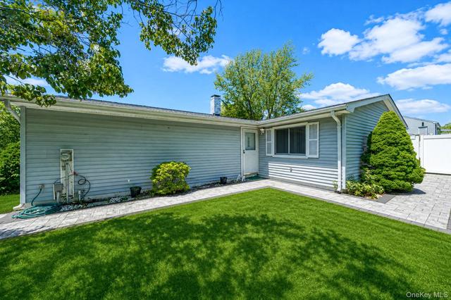 77 Masonic Ave, Holtsville, NY 11742