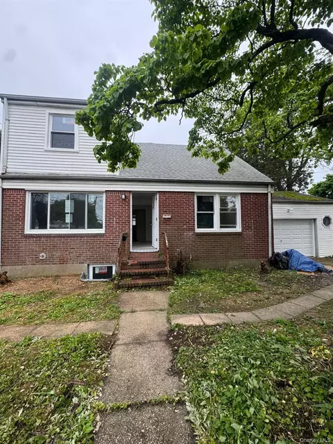 258 Brown Ave, Hempstead, NY 11550