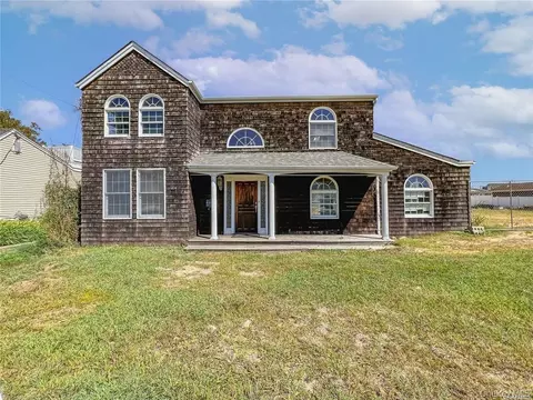 187 Sequams Lane Ctr, West Islip, NY 11795