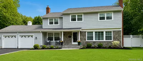 66 Cygnet Dr, Smithtown, NY 11787