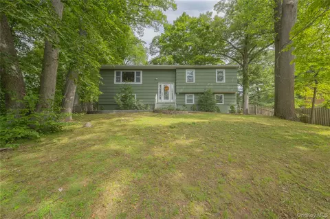 11 Guterl Ter, Orangetown, NY 10965