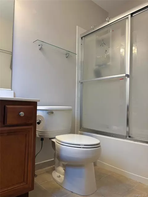 Bath - 1 Maler Ln, Patchogue, NY 11772 photo 2 of 4