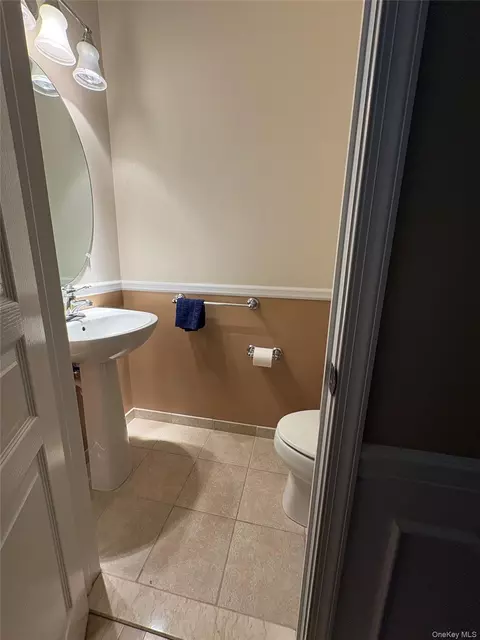 Bath - 1 Maler Ln, Patchogue, NY 11772 photo 1 of 4