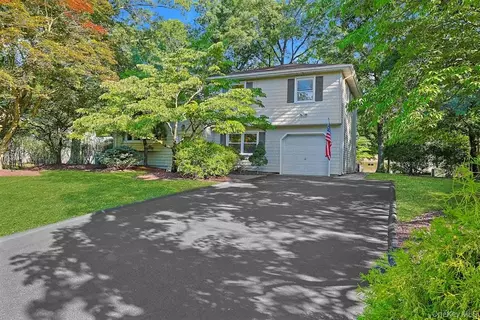 46 Crambrook Rd, Clarkstown, NY 10956