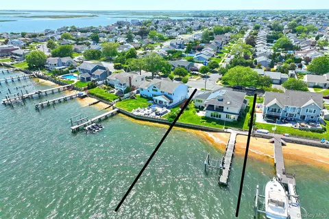 69 Ocean Ave, Massapequa, NY 11758