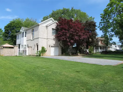 6 Naybor Ave, Medford, NY 11763