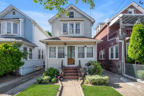 225-13 95th Ave, Hempstead, NY 11001