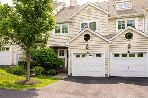 320 Hudson View Ter, Hyde Park, NY 12538