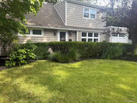 19 Radcliff Ave, North Hempstead, NY 11050