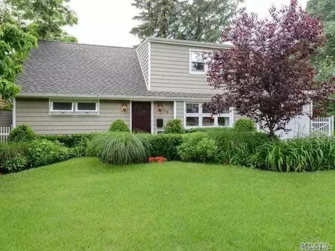 19 Radcliff Ave, North Hempstead, NY 11050