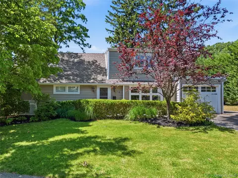 19 Radcliff Ave, North Hempstead, NY 11050