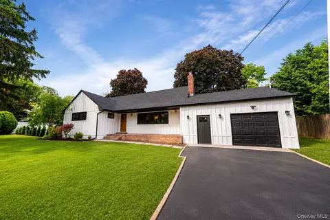 1 Glades Way, Huntington, NY 11743