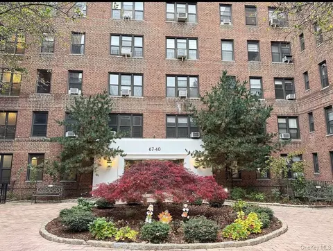 67-40 Yellowstone Blvd #6L, Forest Hills, NY 11375