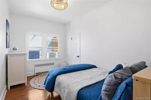 Bedroom - 1550 Main Rd, Riverhead, NY 11901 photo 3 of 3
