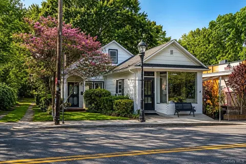 1550 Main Rd, Riverhead, NY 11901