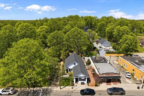 View/Area - 1550 Main Rd, Riverhead, NY 11901 photo 1 of 2