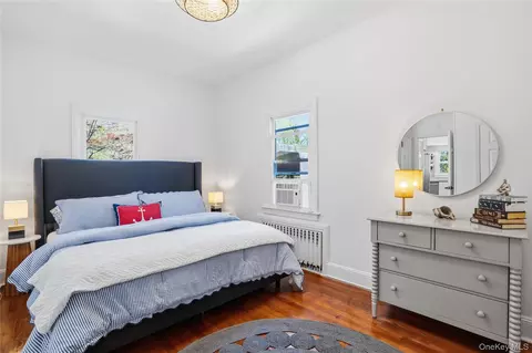 Bedroom - 1550 Main Rd, Riverhead, NY 11901 photo 1 of 3