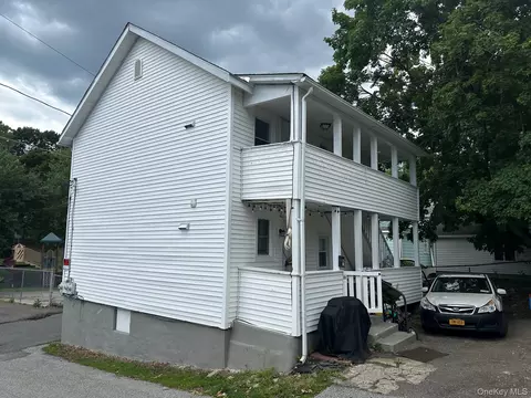 92 Center St, Highlands, NY 10928