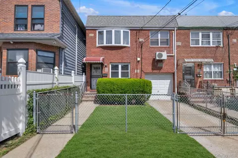 921 127th St, College Point, NY 11356