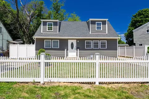 27 New Ave, Wyandanch, NY 11798