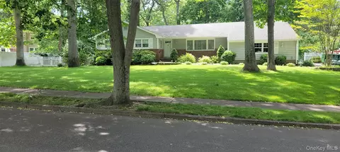 34 Bolan Dr, Huntington Station, NY 11746