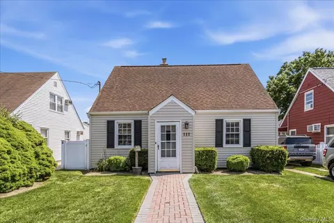 111 Birch Ln, Valley Stream, NY 11581