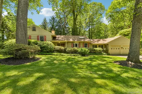 47 Mayfair Dr, Huntington, NY 11743