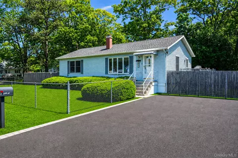 83 Knapp Rd, Mastic Beach, NY 11951