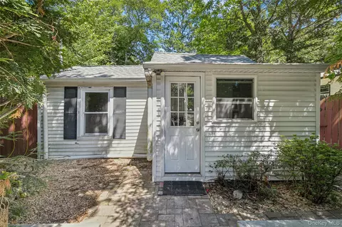 26 Flanders Blvd, Flanders, NY 11901