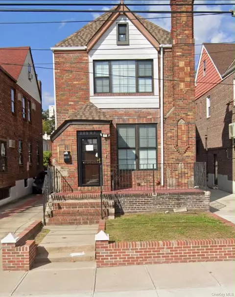 20507 Murdock Ave, New York, NY 11412