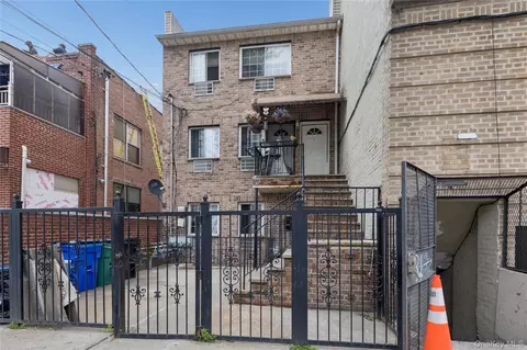 2722 Wallace Ave, New York, NY 10467