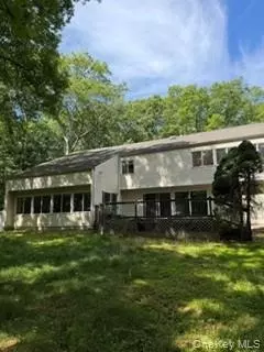 1117 Cedar Ridge Rd, Oyster Bay, NY 11771