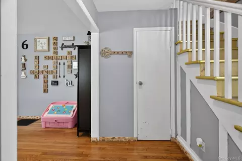 Entry Way - 7 Walnut St, Poughkeepsie, NY 12601 photo 1 of 4