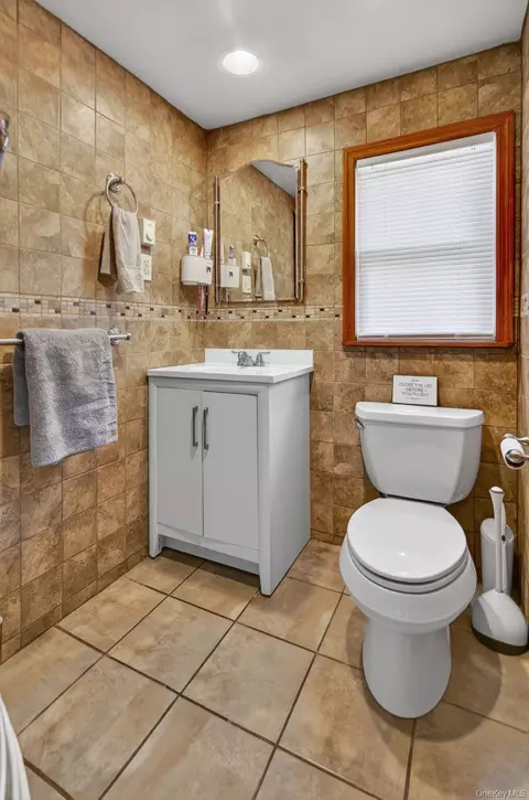 Bath - 7 Walnut St, Poughkeepsie, NY 12601 photo 2 of 2