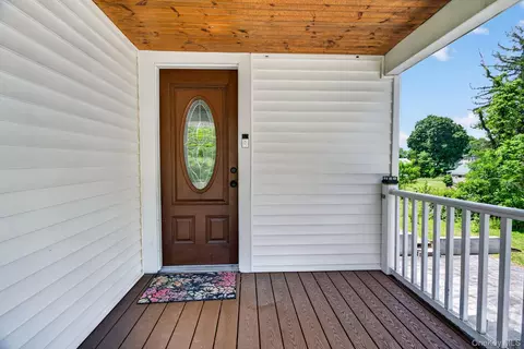 Exterior - 7 Walnut St, Poughkeepsie, NY 12601 photo 3 of 4