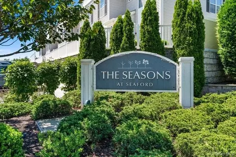 54 Spring Dr, Seaford, NY 11783