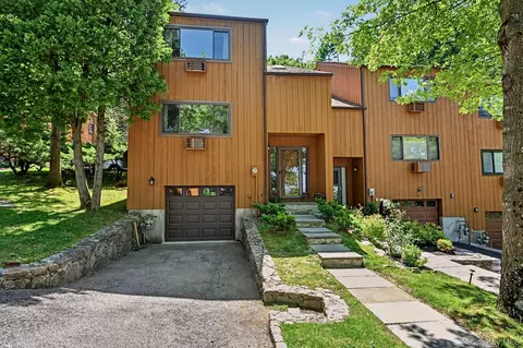 12 Lark Ln, Cortlandt, NY 10520