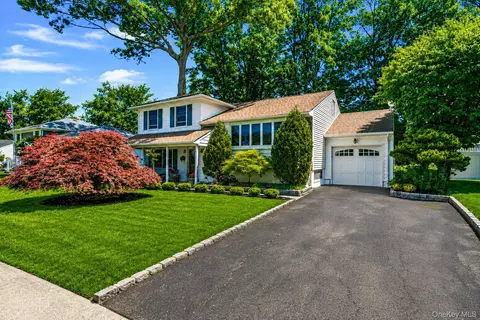 15 Wood Dr, Oyster Bay, NY 11771