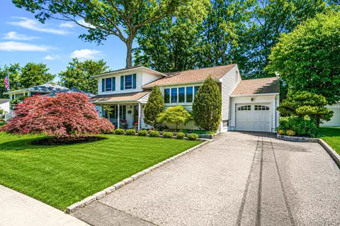 15 Wood Dr, Oyster Bay, NY 11771