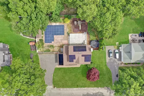 27 4th Ave, Rocky Point, NY 11778