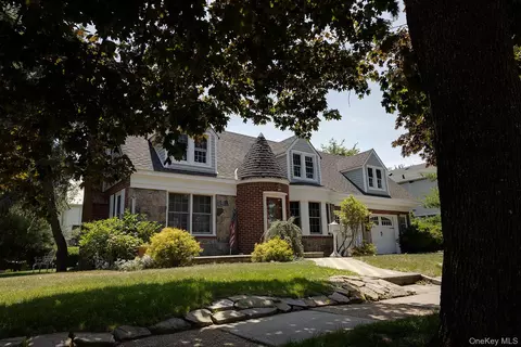 478 Carnation Ave, Floral Park, NY 11001