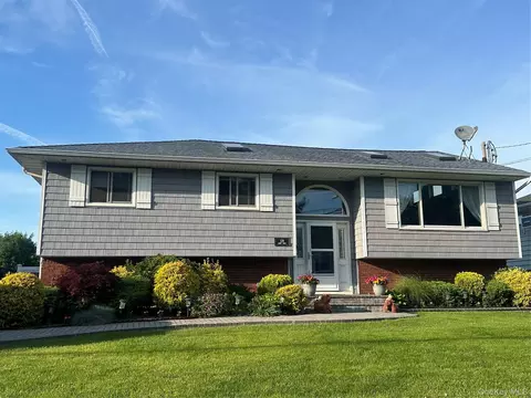139 Baker Ct, Island Park, NY 11558