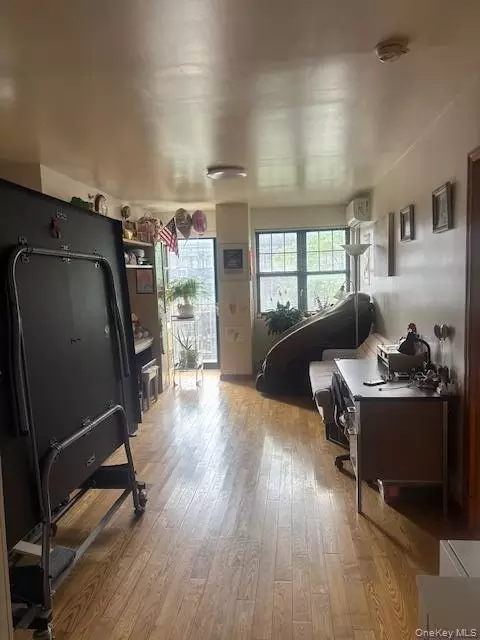 144-77 Barclay Ave #4B, Flushing, NY 11355