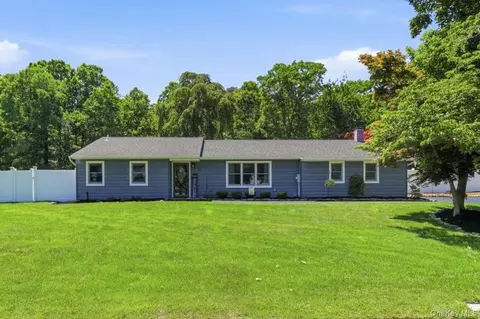 32 Henearly Dr, Miller Place, NY 11764