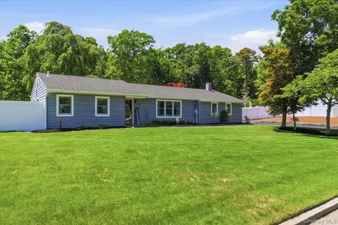32 Henearly Dr, Miller Place, NY 11764