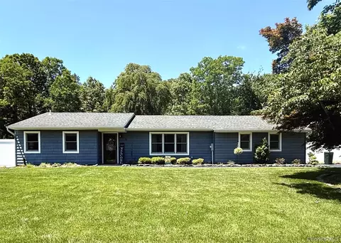 32 Henearly Dr, Miller Place, NY 11764