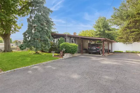 20 Duane Dr, Lake Ronkonkoma, NY 11779