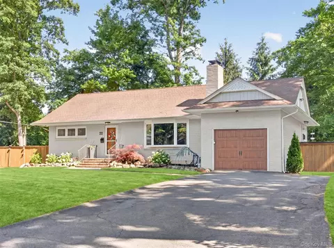 22 Gail Dr, Clarkstown, NY 10956
